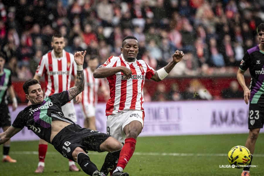 Juan Otero, durante el Sporting - Málaga.