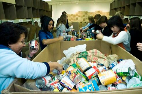 En España hay 50 bancos de alimentos que dan de comer a dos millones de personas.