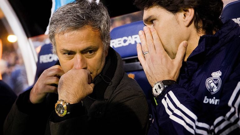 Mourinho y Karanka, en el banquillo del Real Madrid.