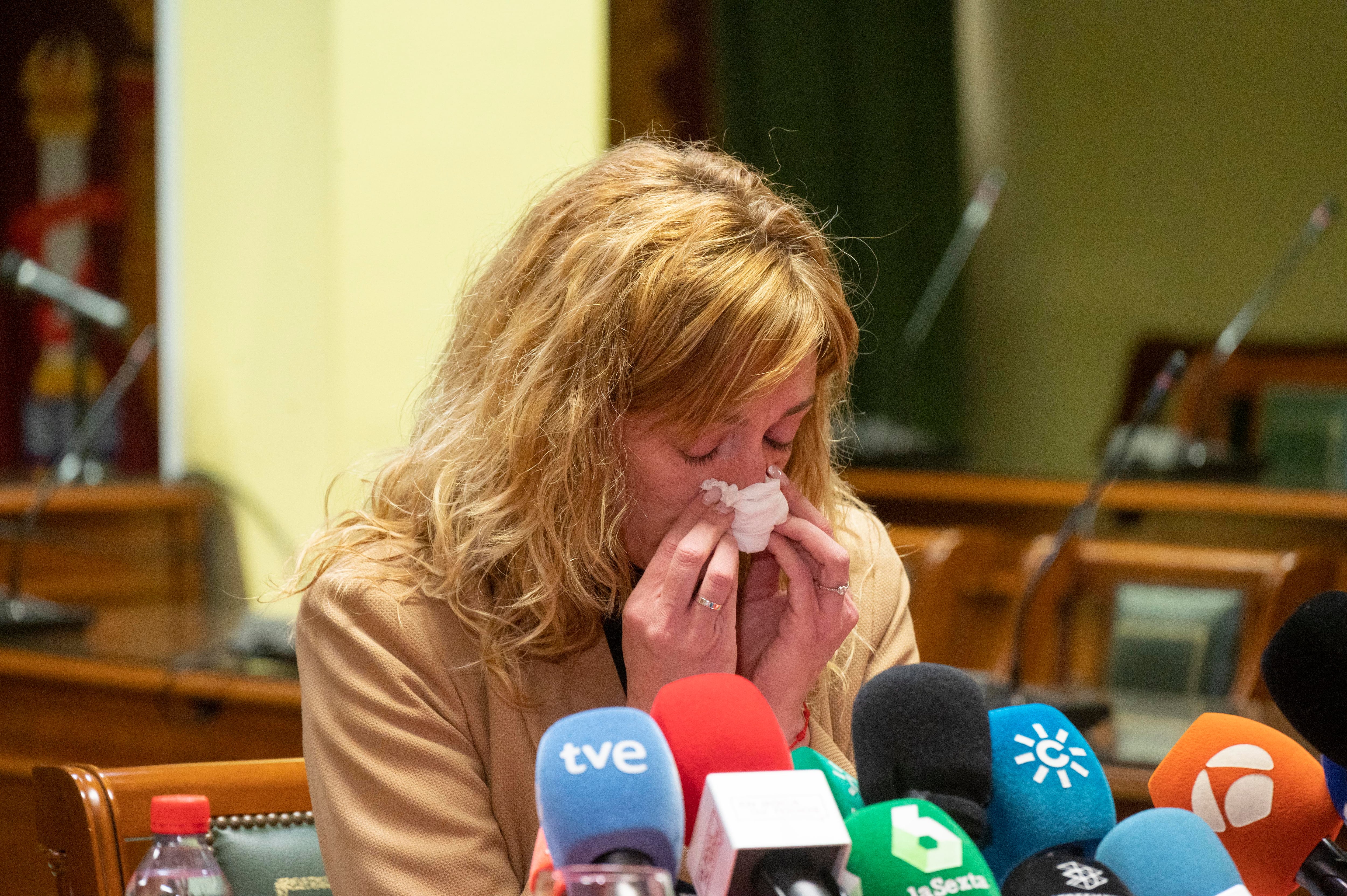 La alcaldesa de Maracena (Granada), Berta Linares (PSOE), durante la rueda de prensa.