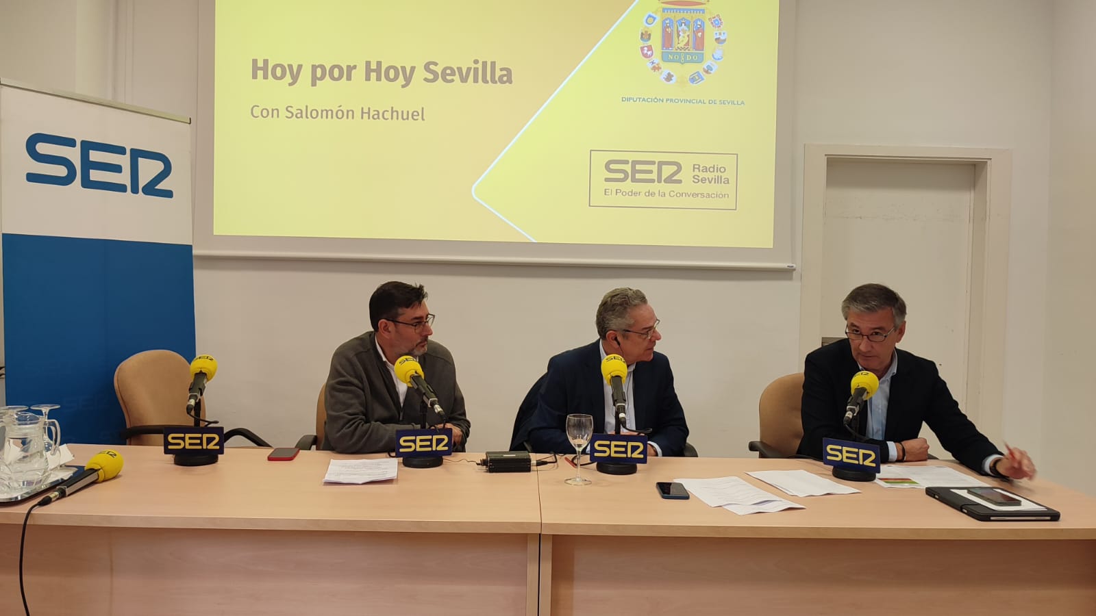 Salomón Hachuel junto a invitados del Hoy por Hoy Sevilla especial desde la Casa de la Provincia