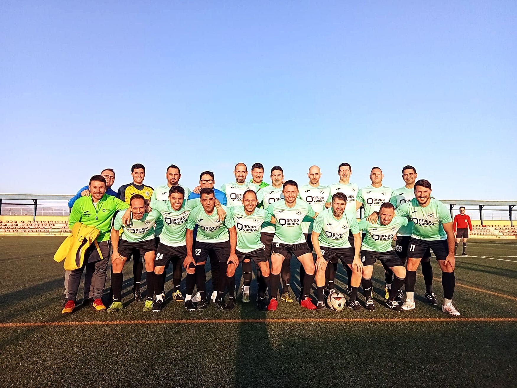 Foto del equipo Grupo Control que milita en la liga de veteranos de Almería.