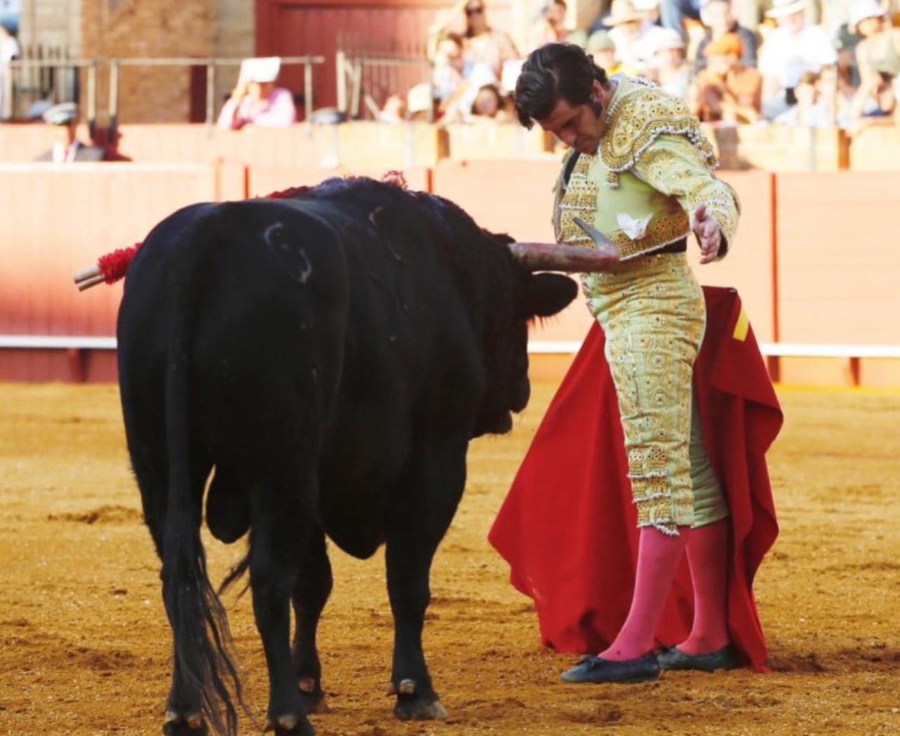 Morante se desplanta ante el segundo toro de su lote