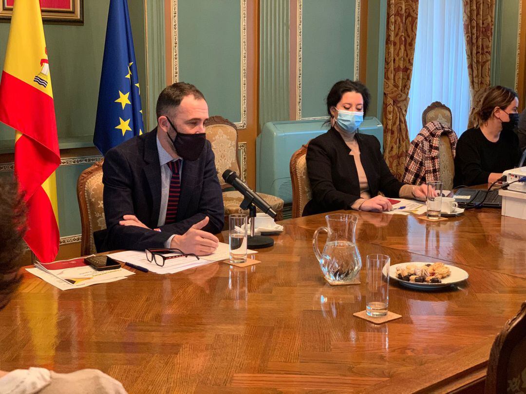 El delegado del Gobierno en Euskadi, Denis Itxaso, durante la presentación del informe de rendición de cuentas del Ejecutivo