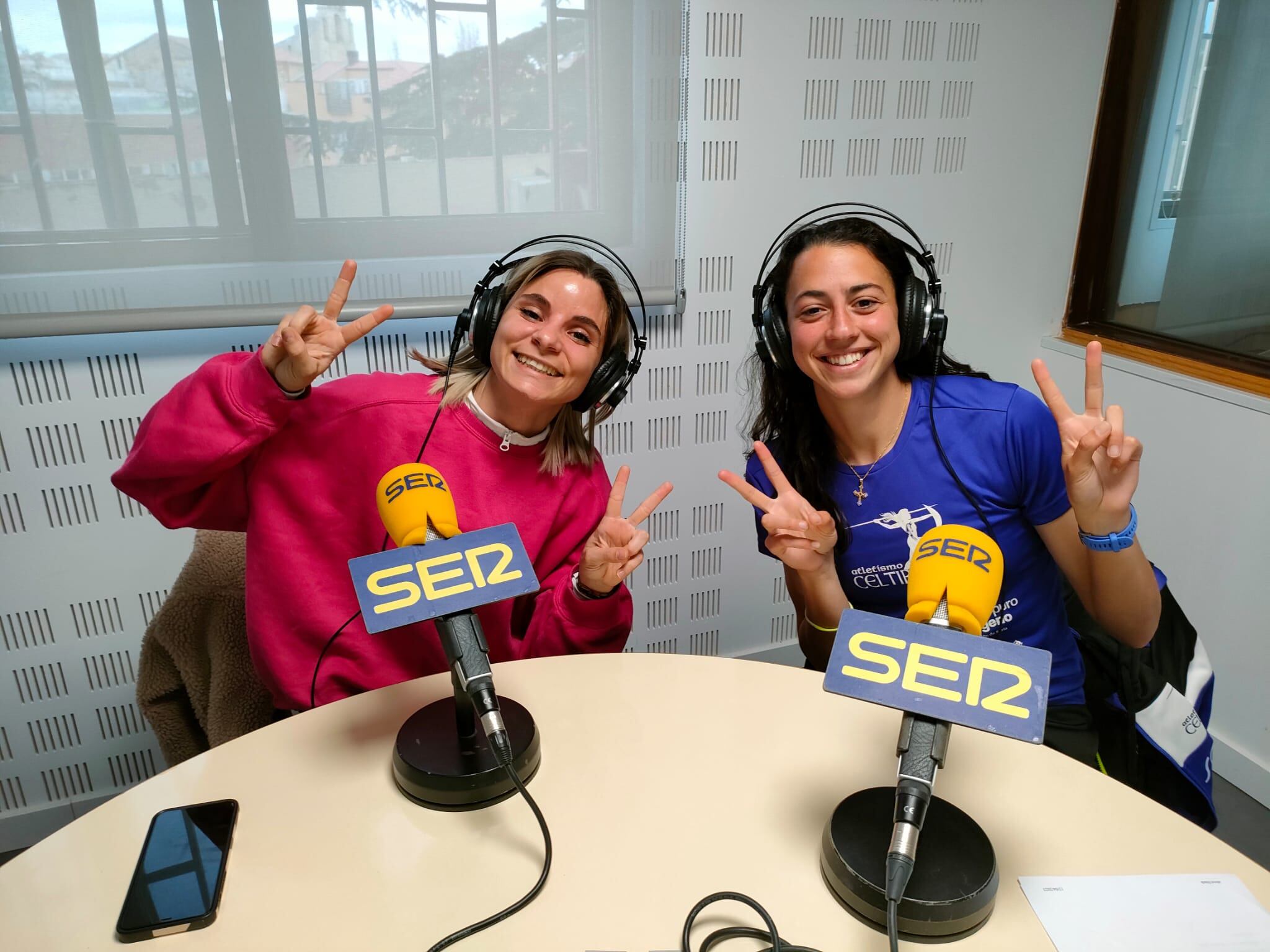 Jimena Borque (i) y María Piñera (d), de Las Celtíberas, en SER Soria.