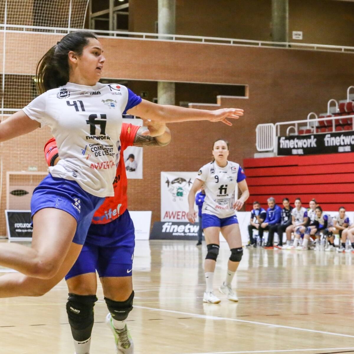 El Elda Prestigio quiere asegurar el play off en su visita al colista Handbol Sant Quirze (S. 18.30 h)