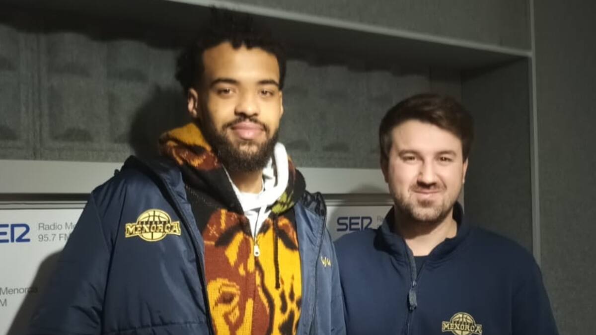 Jacob Grandison en los micrófonos de Radio Menorca