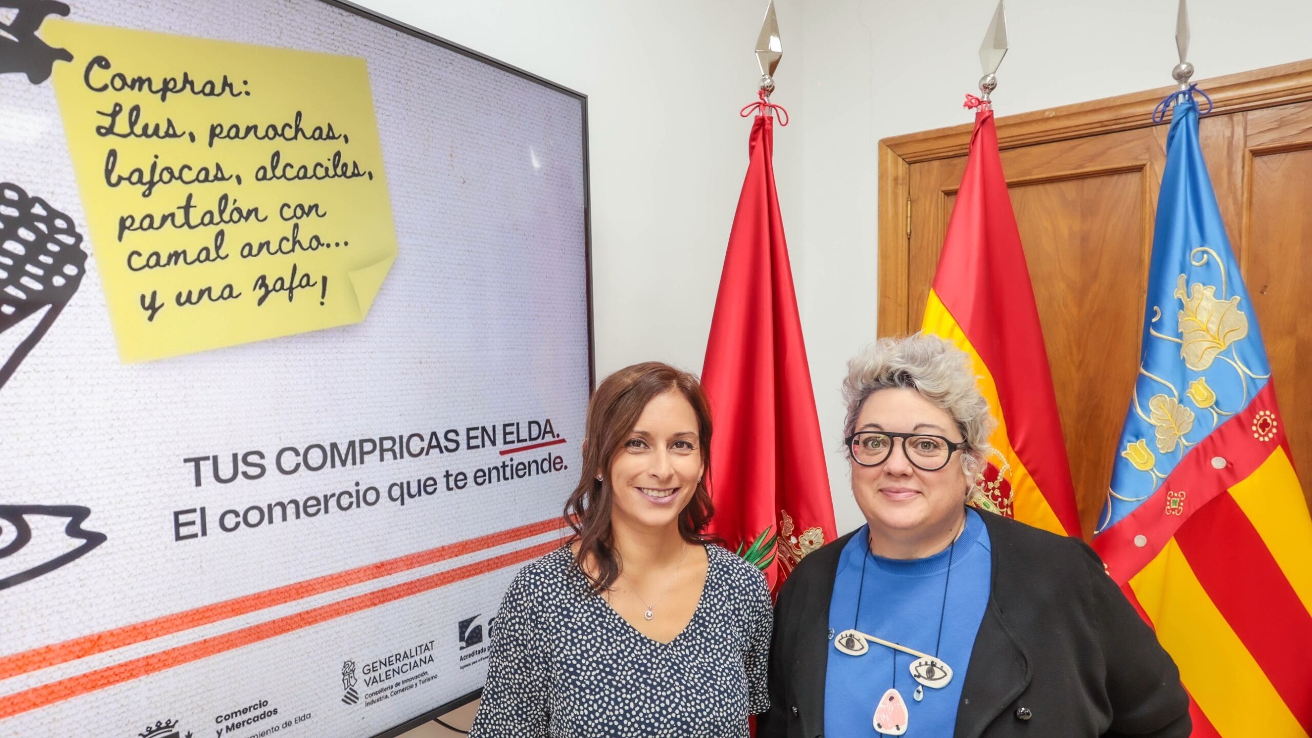 Silvia Ibáñez, edil de Comercio de Elda junto a Yolanda Cabrero, diseñadora de la campaña