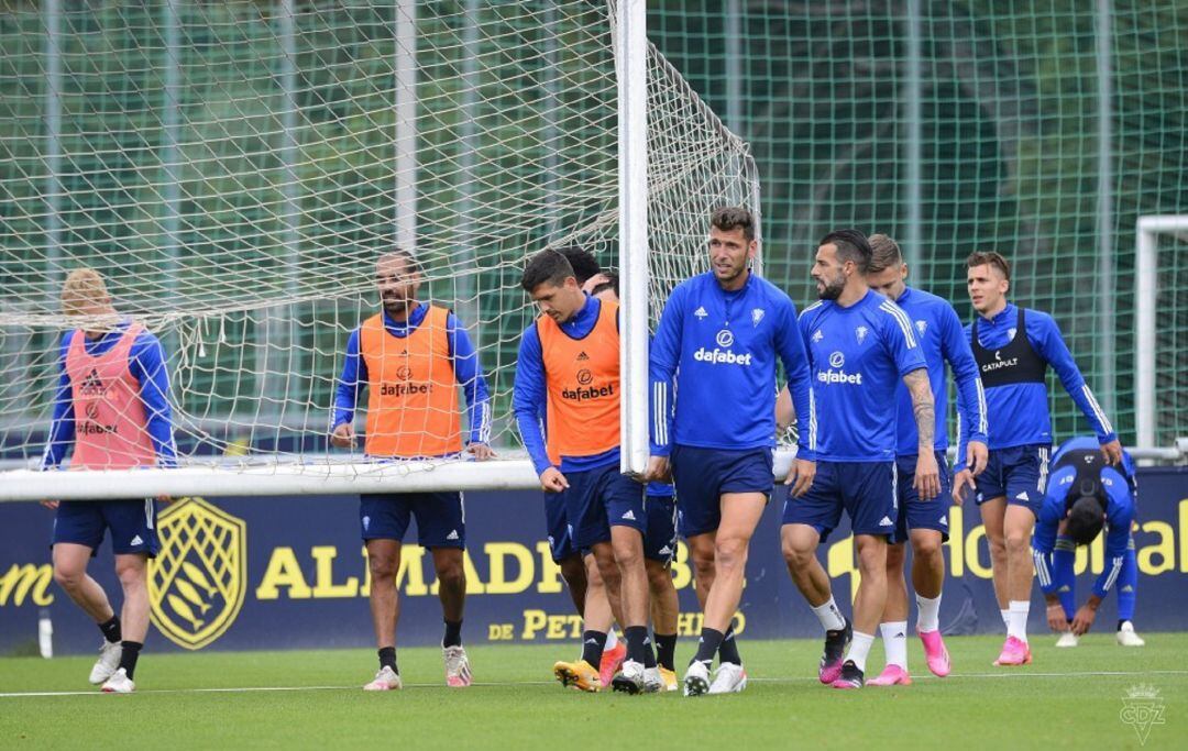Los jugadores del Cádiz durante un entrenamiento