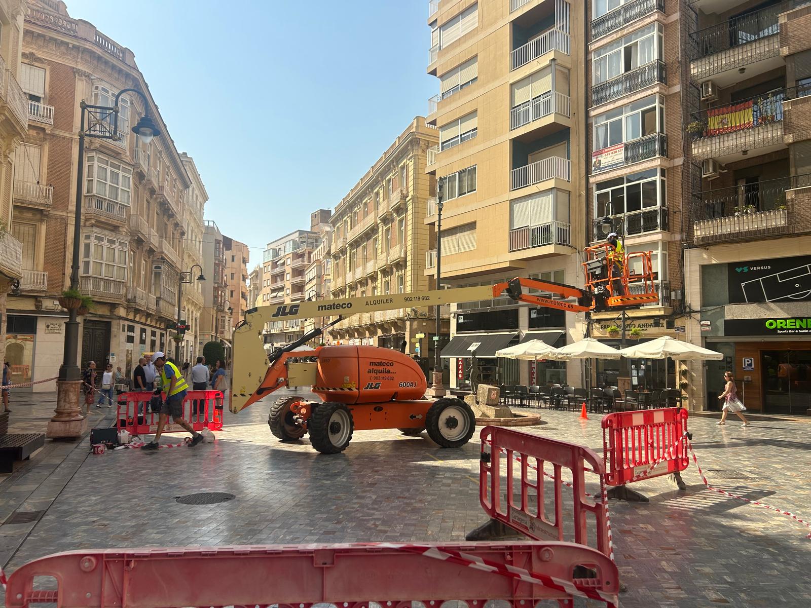 Instalación de las teselas en el centro de Cartagena