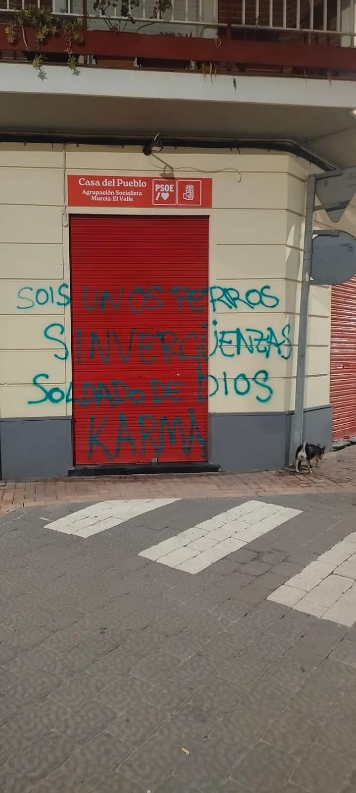 Pintada en la casa del Pueblo de Murcia el Valle
