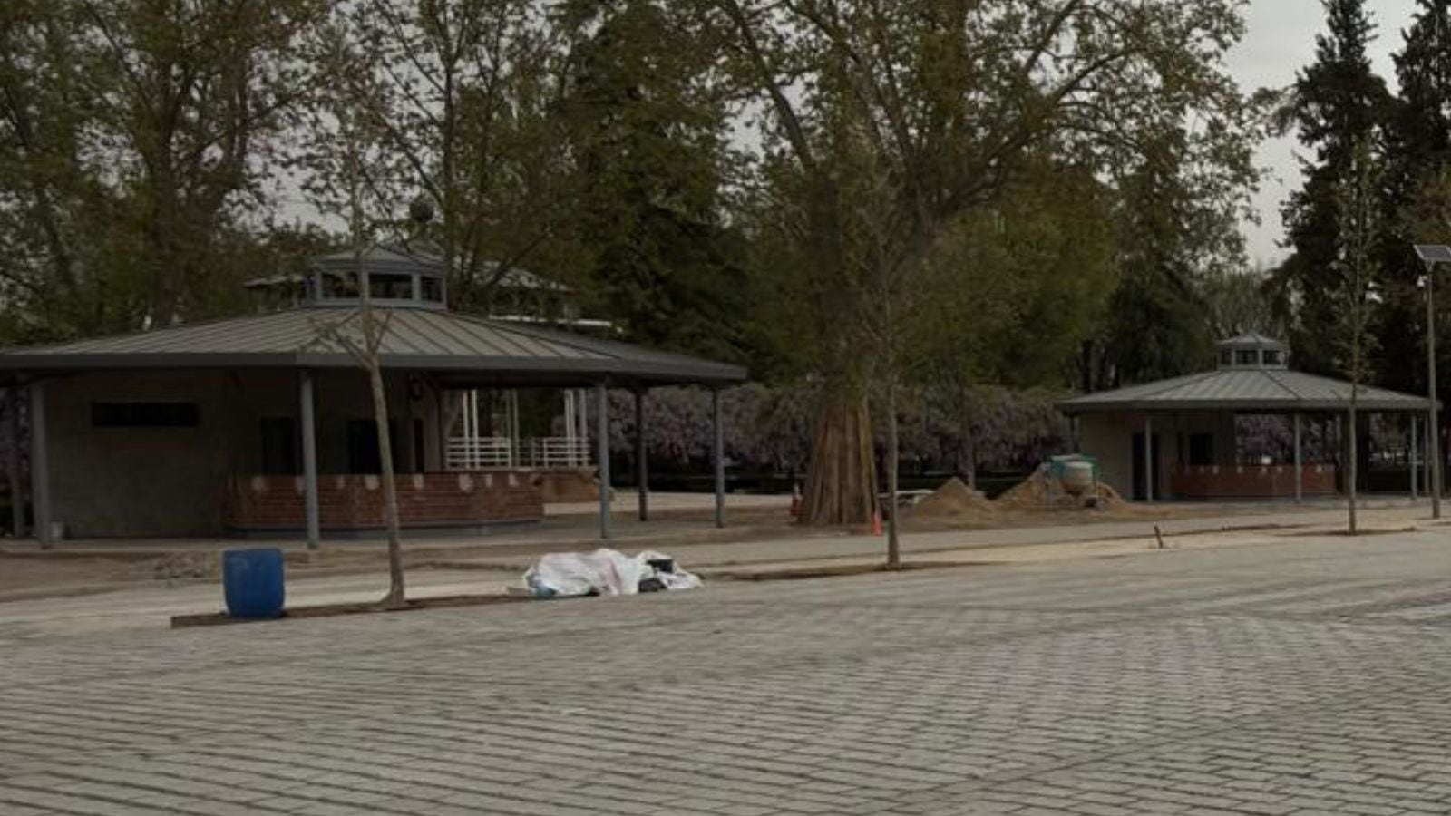 Imagen de archivo de dos de los quioscos que han salido a licitación