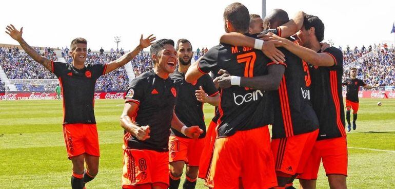 Plantilla del Valencia celebra un gol en Leganés