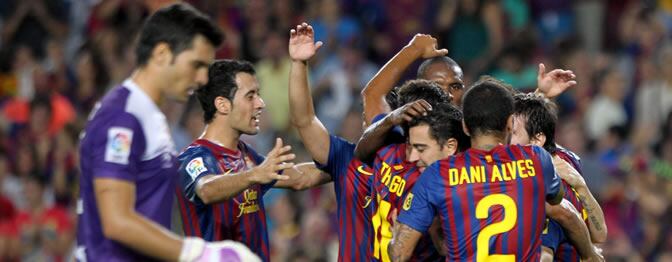 Los azulgranas celebran uno de los goles de Messi ante Osasuna