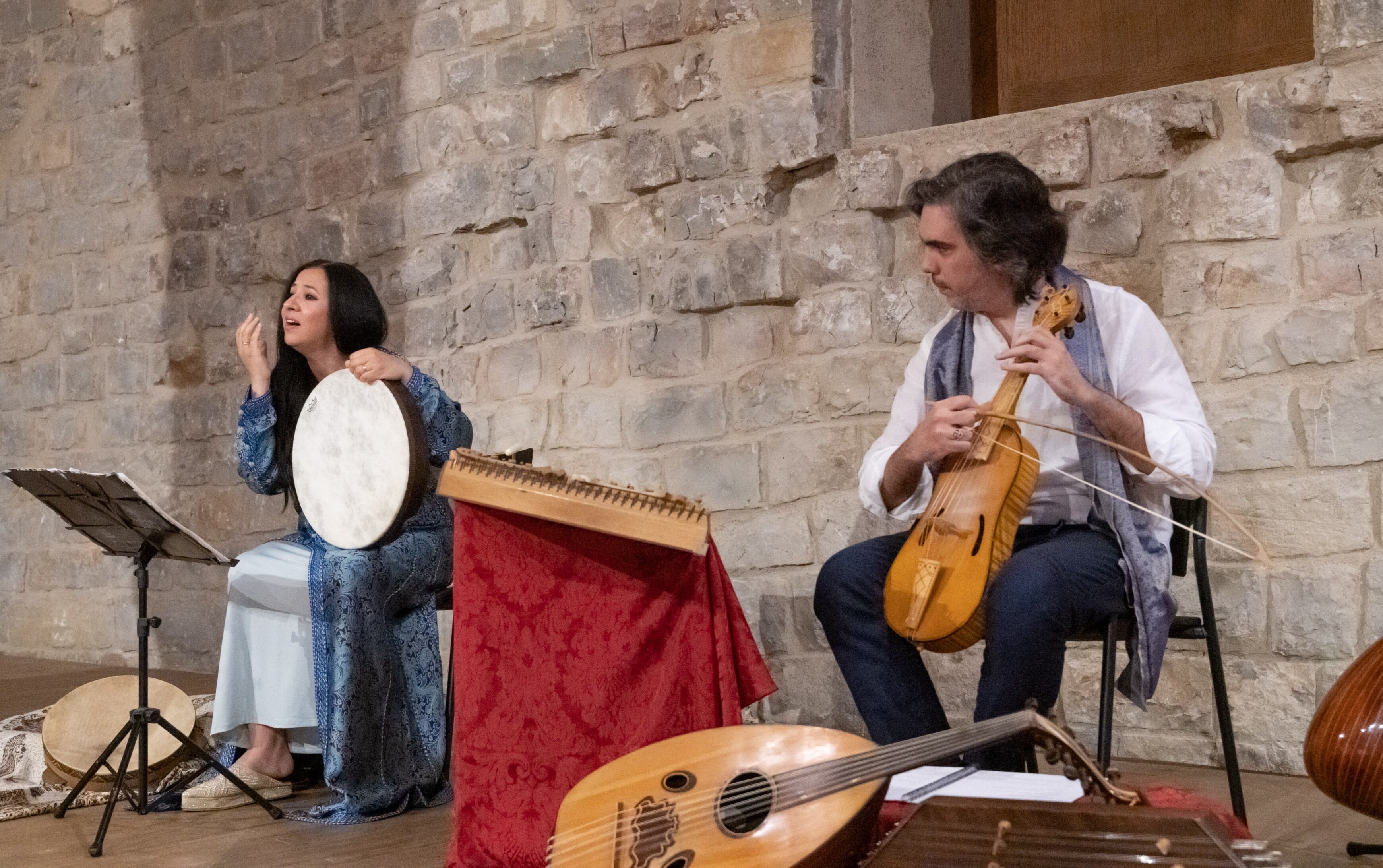 La tetuaní Iman Kandoussi y el músico navarro Urko Ocaña presentan “Mudéjar: las tres culturas en el Reino de Aragón