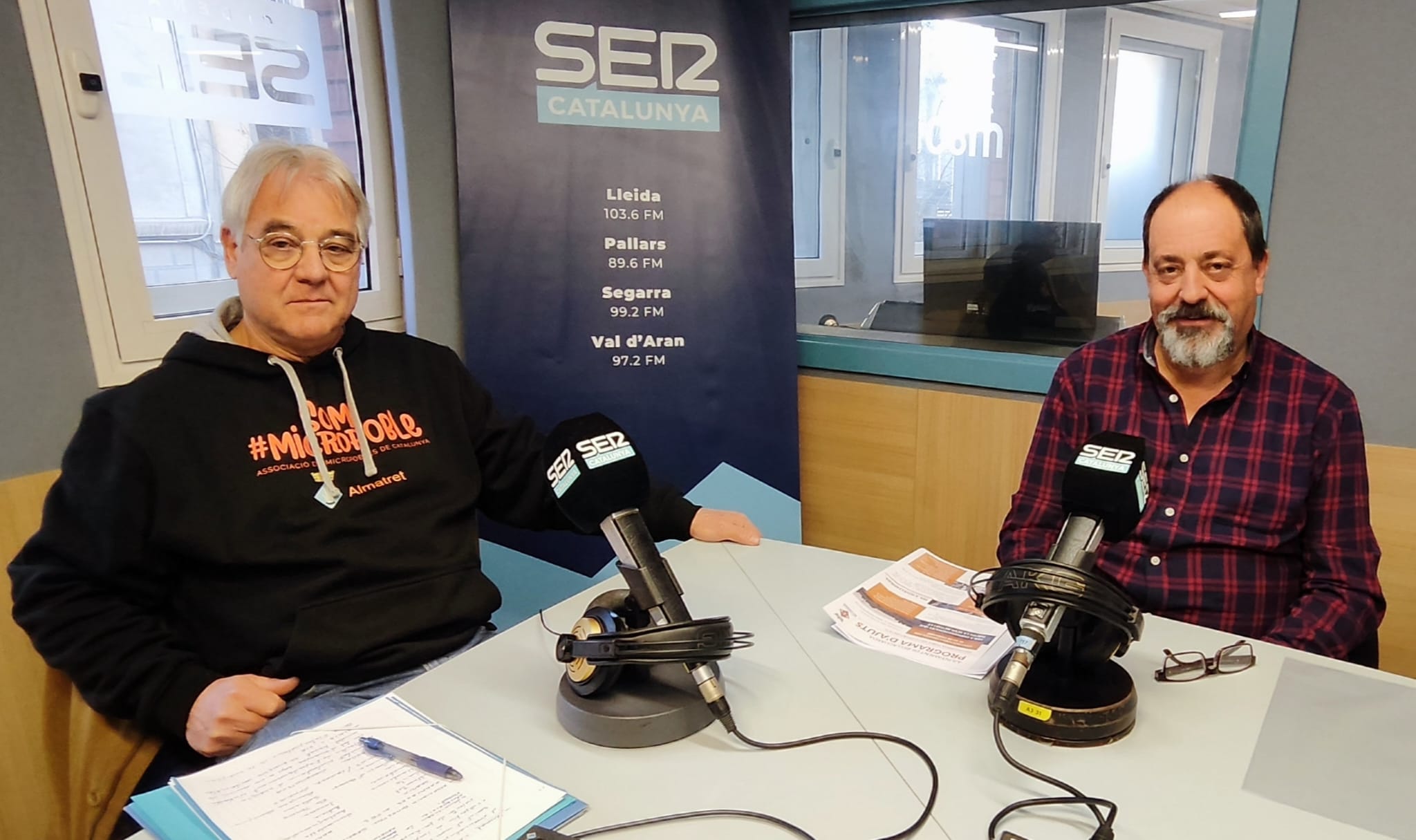 Un moment de l'entrevista als alcaldes d'Almatret, Jordi Tarragó i de Bellaguarda, Olegari Alberich, a Ràdio Lleida.