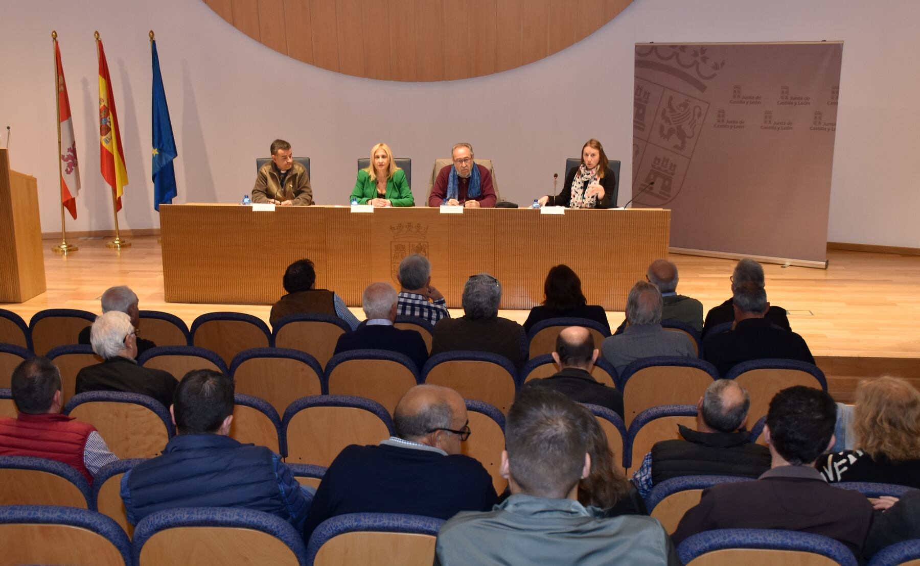 Reunión para el control del patrimonio cultural.