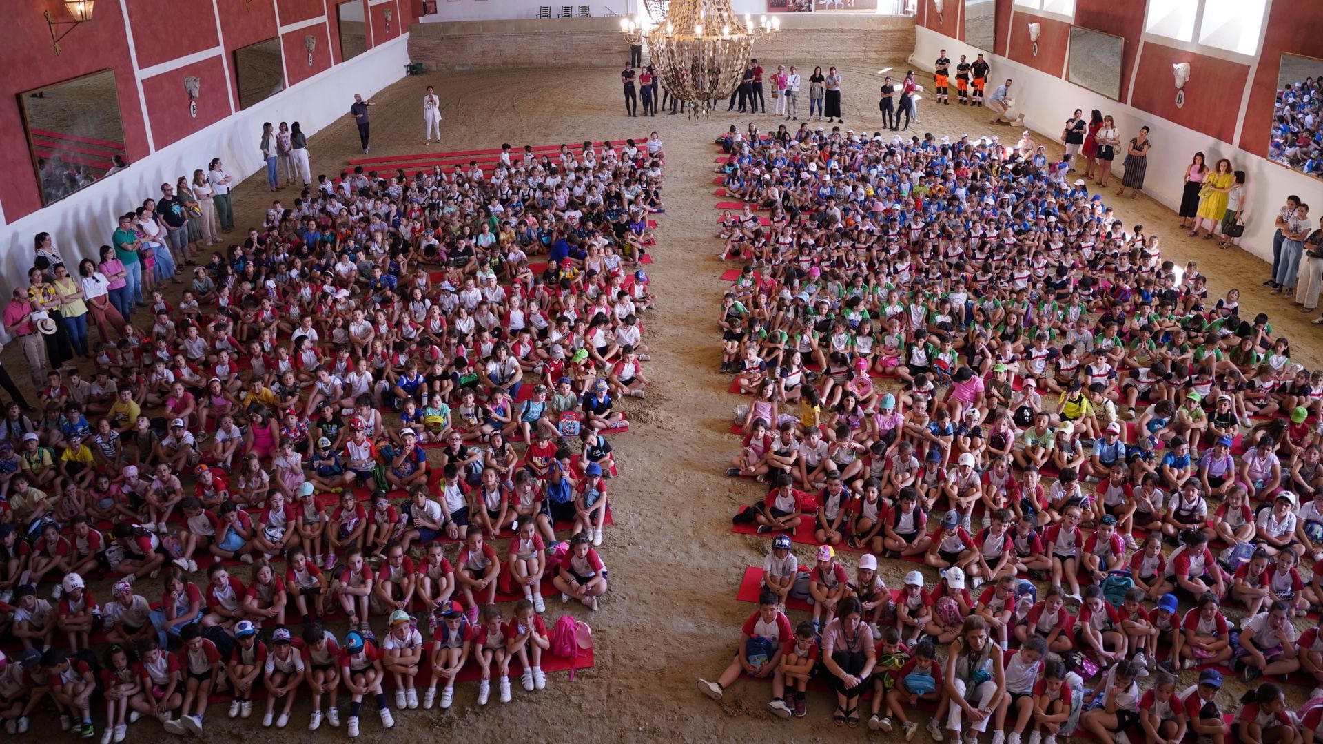 Los estudiantes que han participado en la iniciativa han visitado este miércoles las instalaciones de la maestranza rondeña