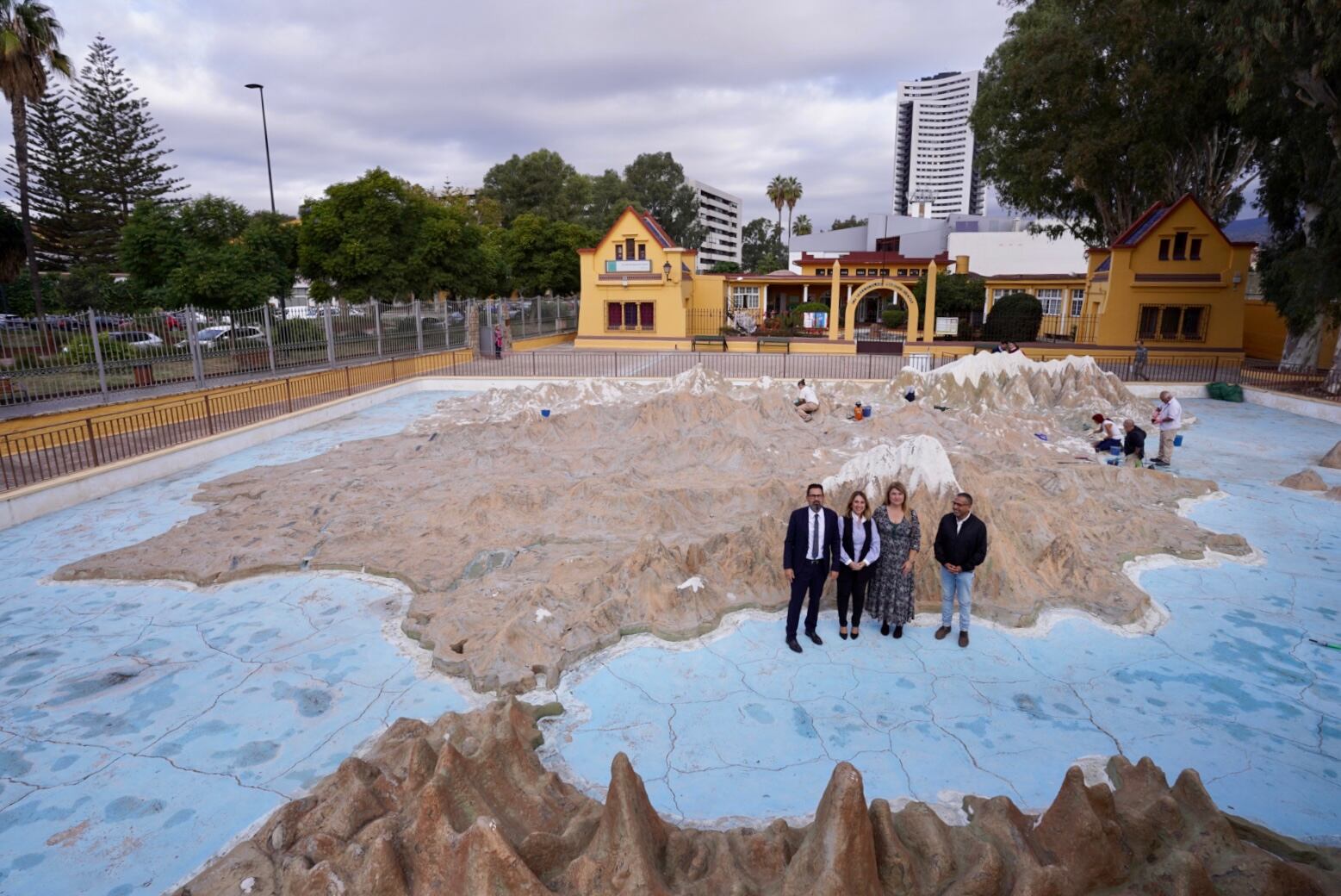 La concejala delegada de Educación, María Paz Flores, y el concejal delegado del distrito Palma-Palmilla, Francisco Pomares, han visitado esta mañana las obras que se están realizando en el mapa desde principios del mes de octubre