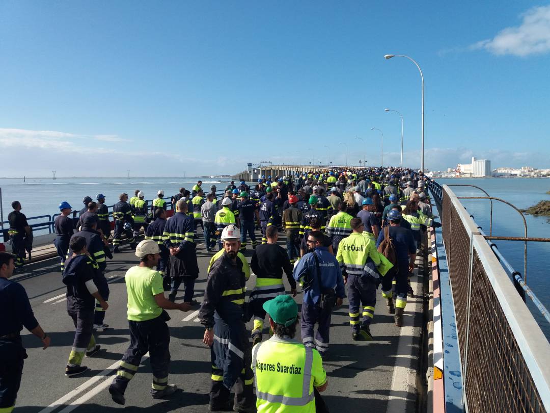 Trabajadores de Navantia cortan el puente Carranza