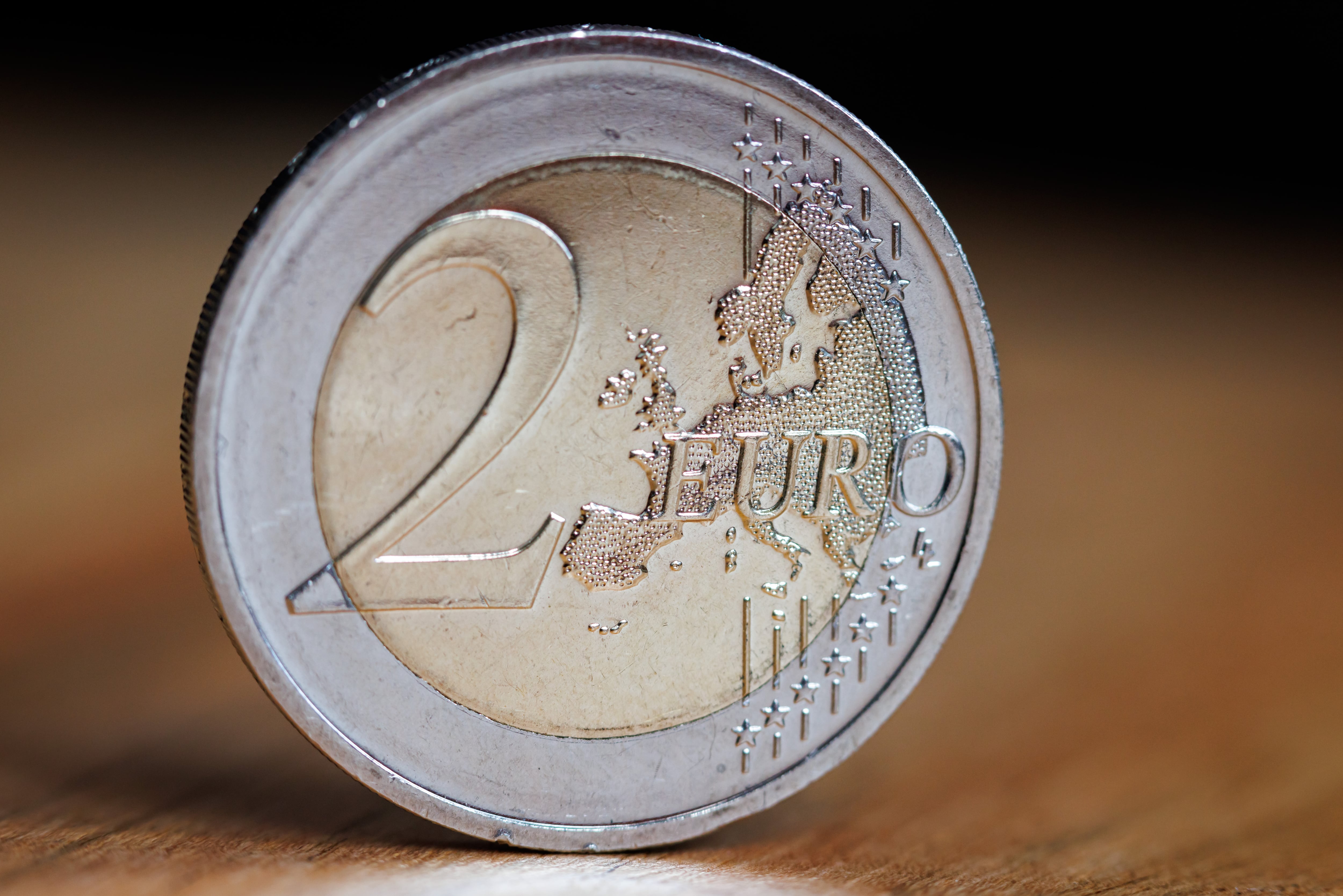 Imagen de una moneda de dos euros. Photo: Daniel Karmann/dpa (Photo by Daniel Karmann/picture alliance via Getty Images)