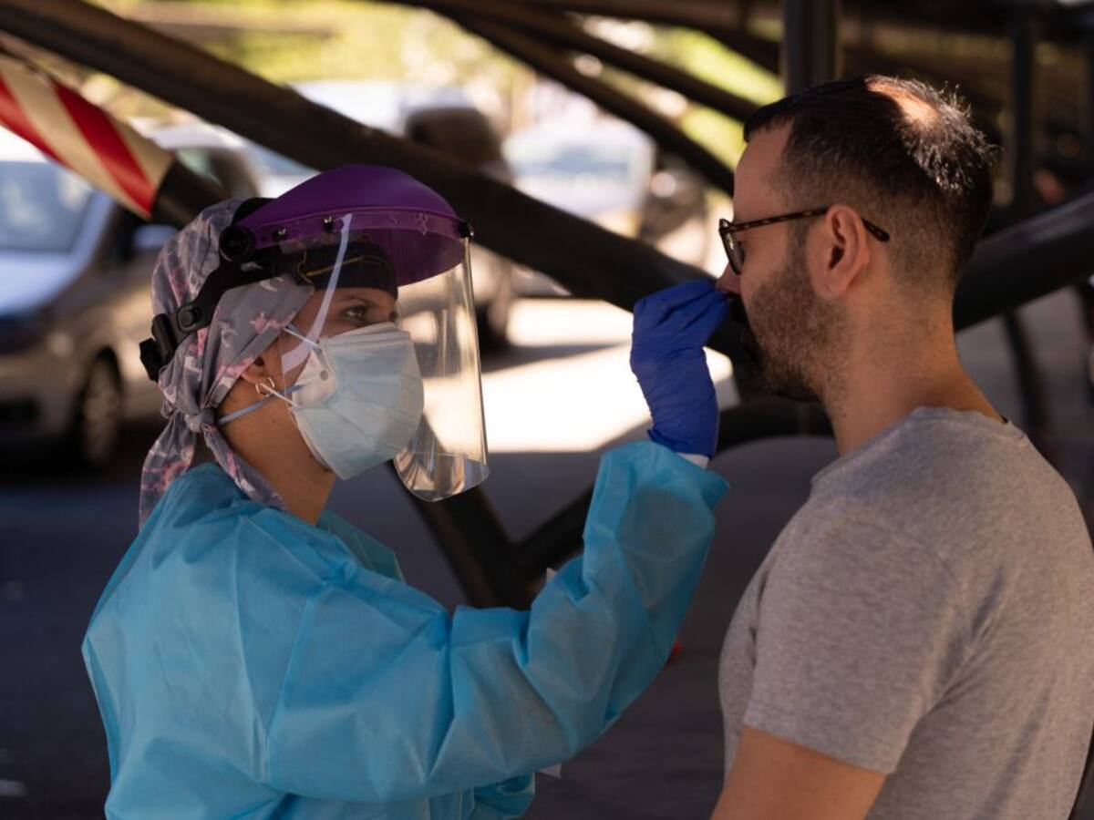 Asturias notifica 44 nuevos positivos y tres brotes en residencias de Gijón