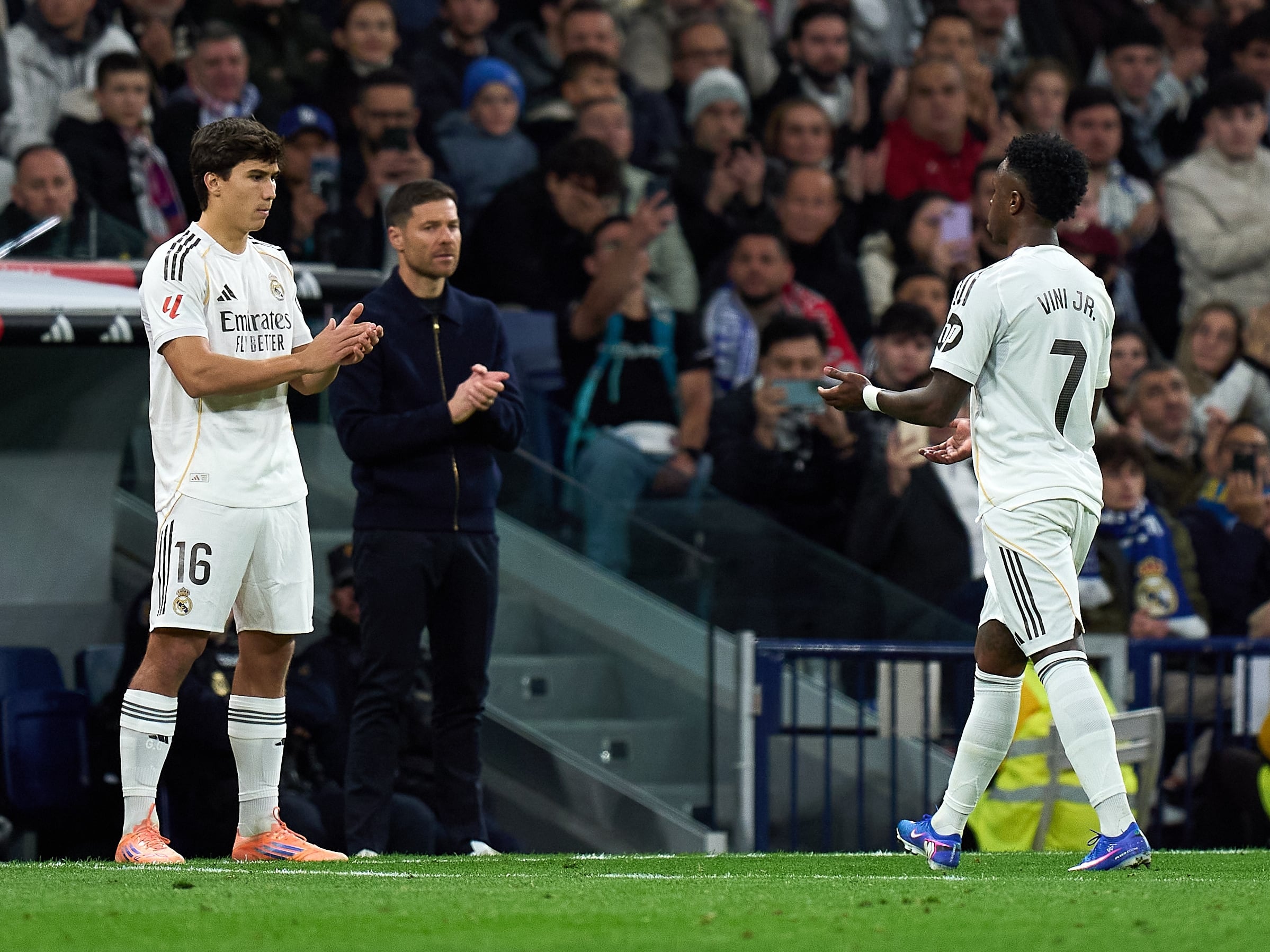 Vinícius, durante su cambio ante el Sevilla