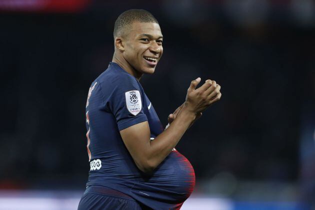 Mbappé sonríe después de golear al Lyon