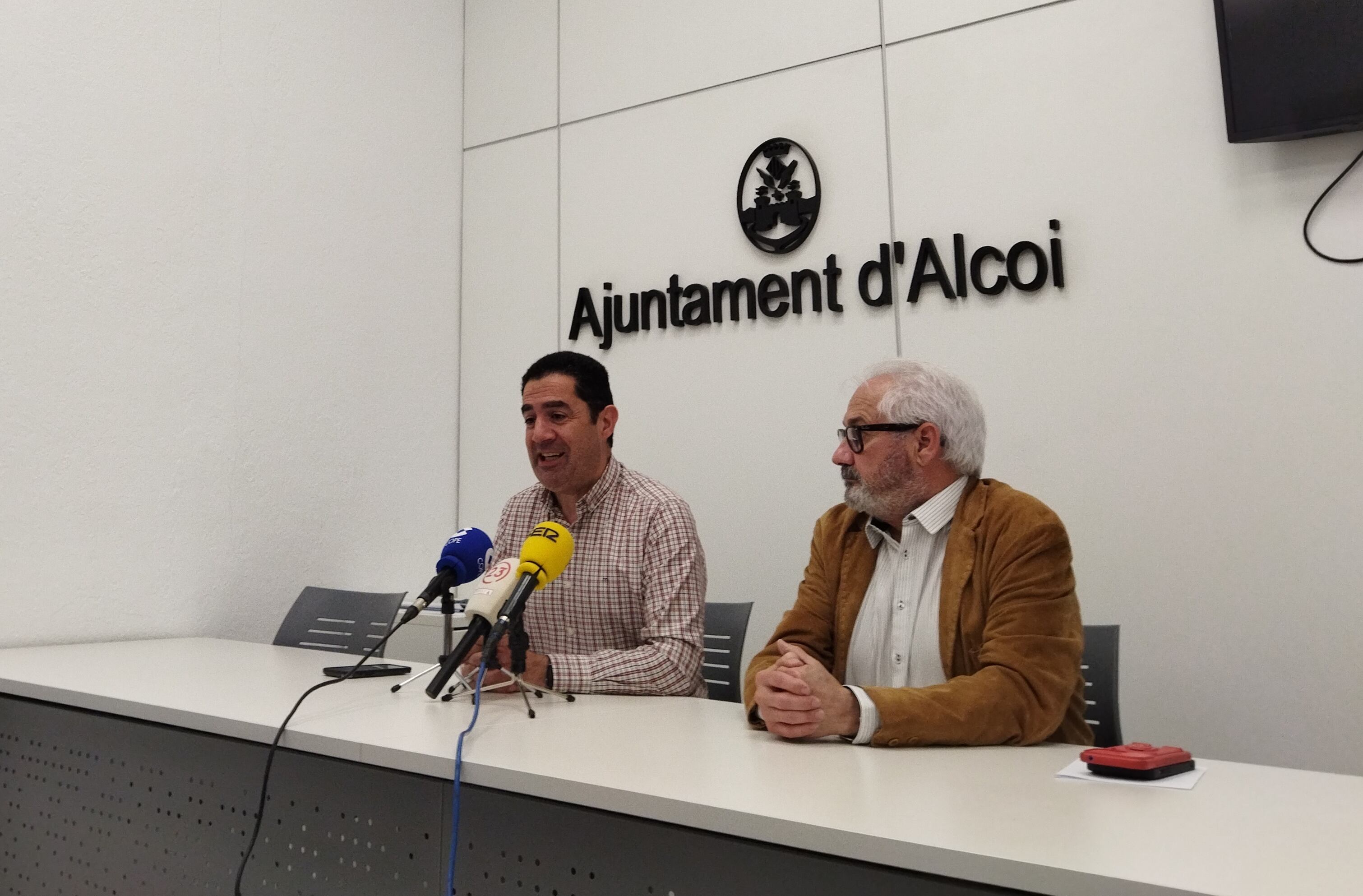 Antonio Francés, alcalde de Alcoy, e Ignacio Trelis, edil de Patrimonio Cultural han anunciado que José María Valls Satorres recibirá el título de Hijo predilecto de Alcoy el sábado 17 de mayo.