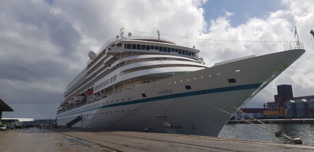 El crucero AMERA, el primero que ha recalado en Santander desde el inicio  de la pandemia.