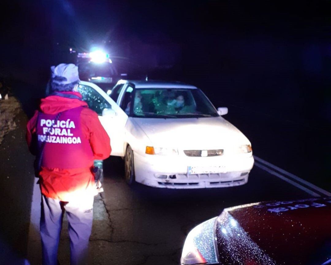Vehículo interceptado por la Policía Foral. 