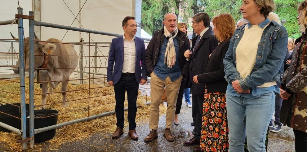 El consejero Arturo Aliaga en la inauguración de la Feria de Otoño de Biescas, el pasado sábado