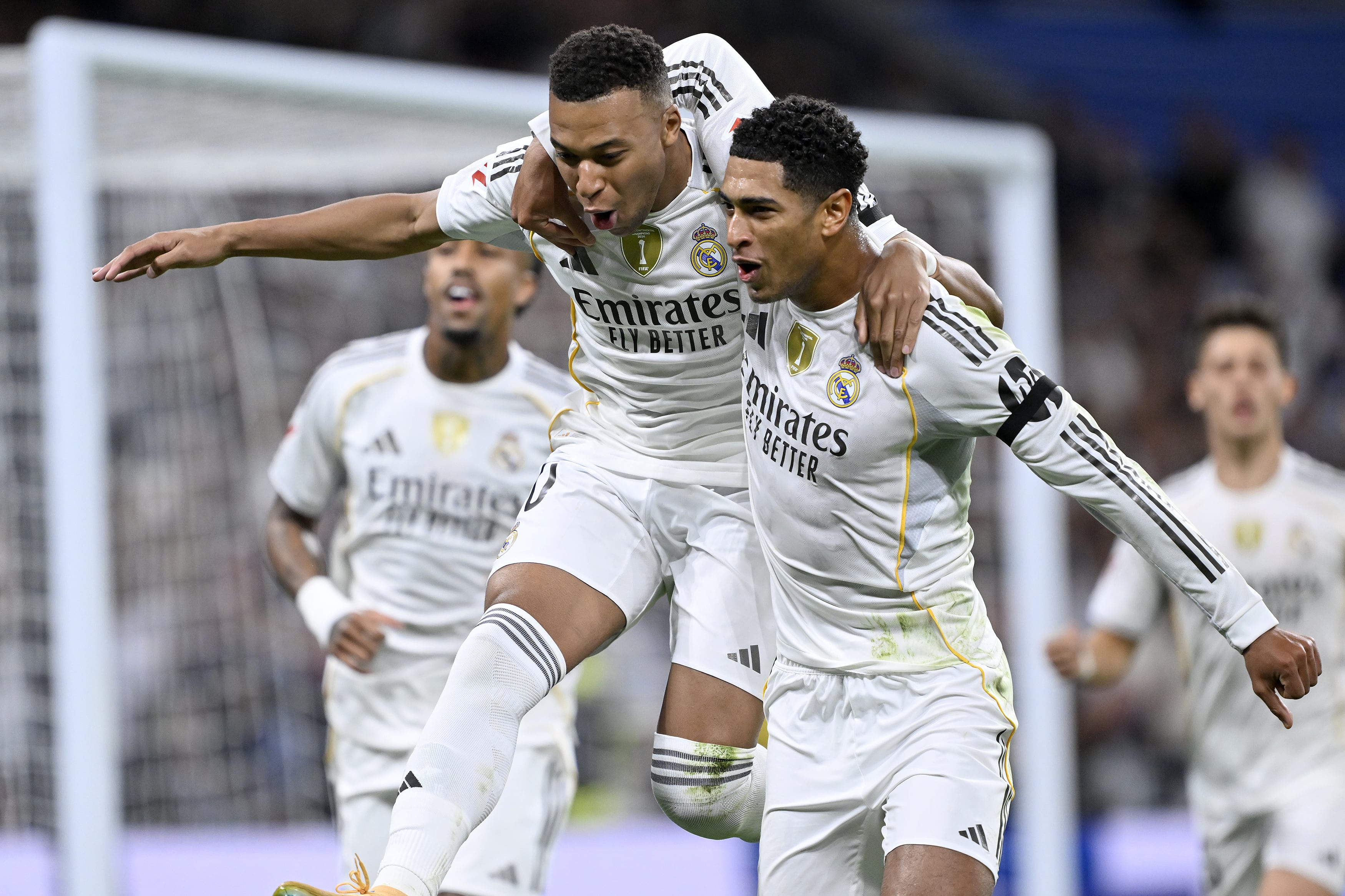 Los jugadores del Real Madrid celebran un gol ante el Valencia en el Santiago Bernabéu