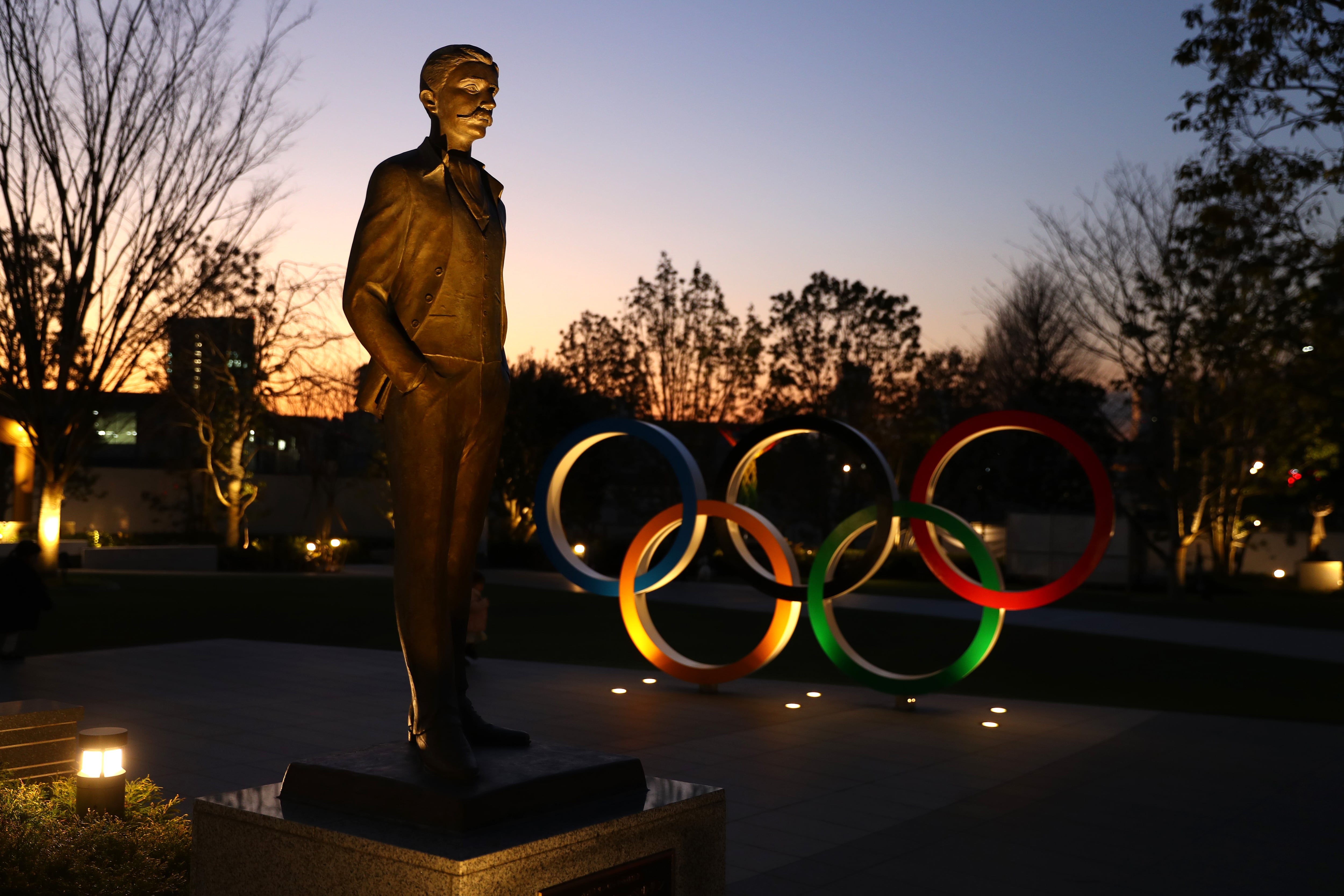 Monumento en honor al barón Pierre de Coubertin en Tokio