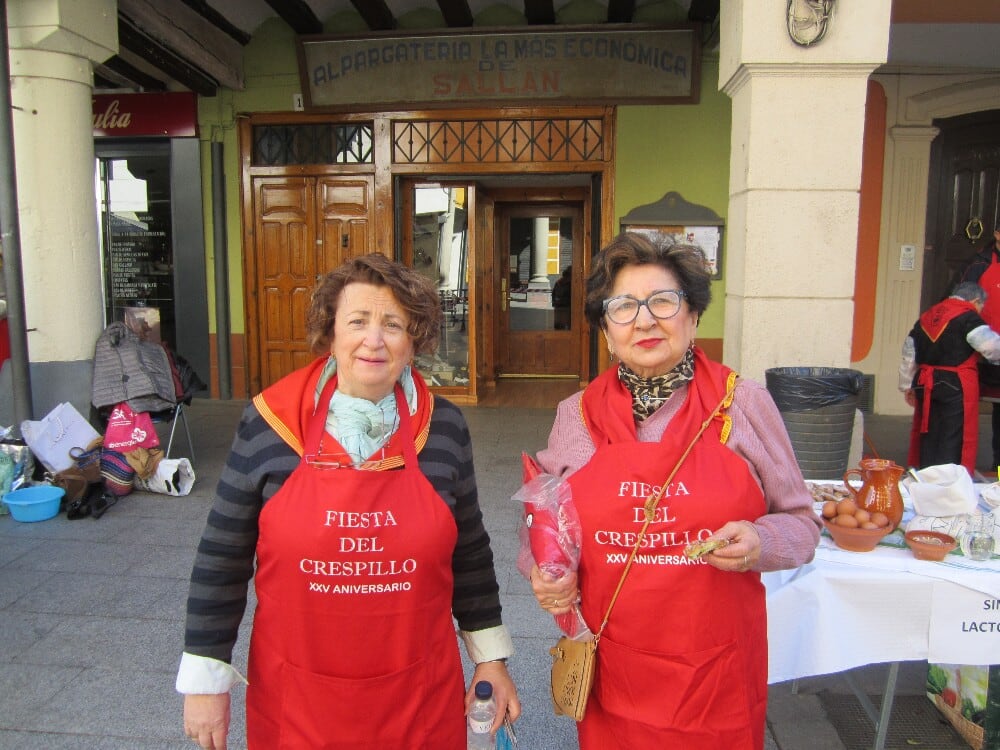 María Jesús Sampietro, presidenta del Grupo Tradiciones, y Elita Davias, creadora de la fiesta del Crespillo 