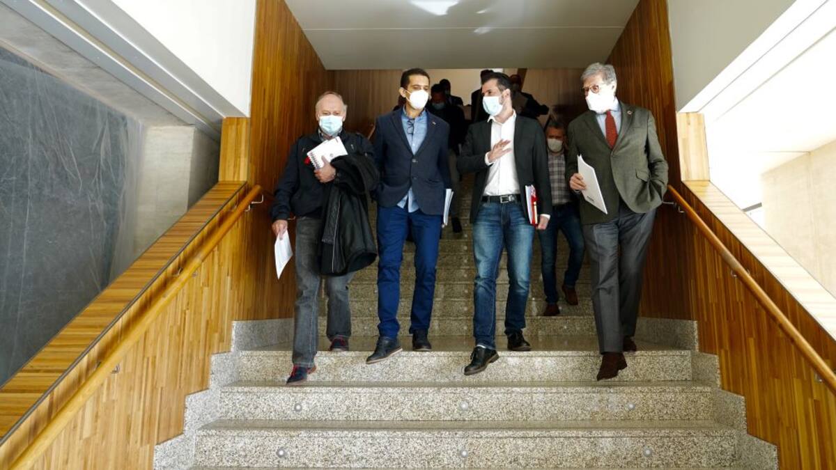 Empresarios y sindicatos, contra la Junta