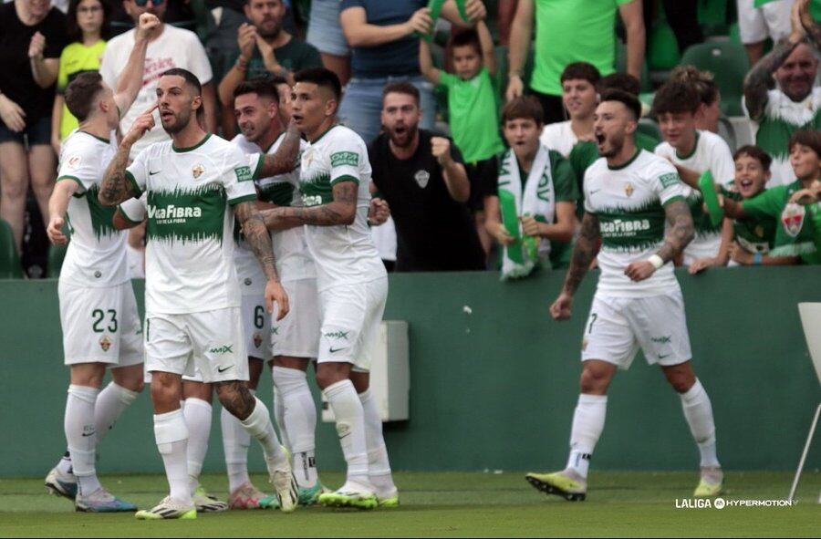 Los jugadores del Elche celebran el gol de Sergio León al Leganés