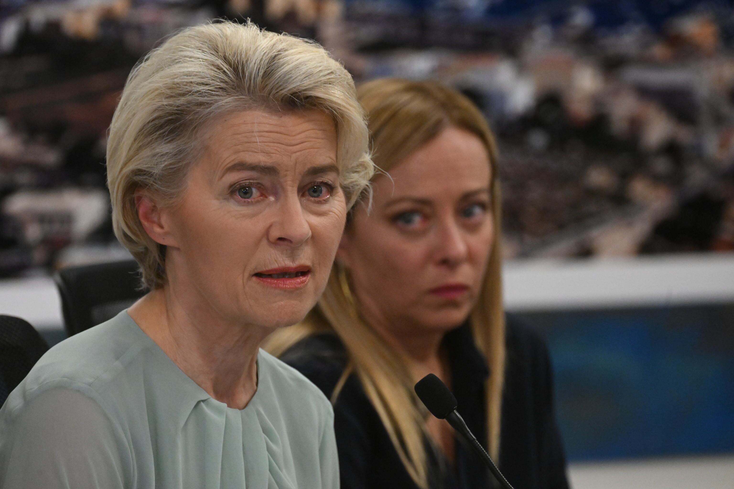 Ursula von der Leyen y la primera ministra italiana Georgia Meloni durante una comparecencia en Lampedusa el pasado mes de septiembre