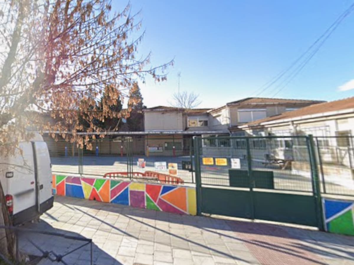 Presentan un recurso pidiendo que se anule la licencia de una gasolinera situada junto a un colegio en Valdemoro