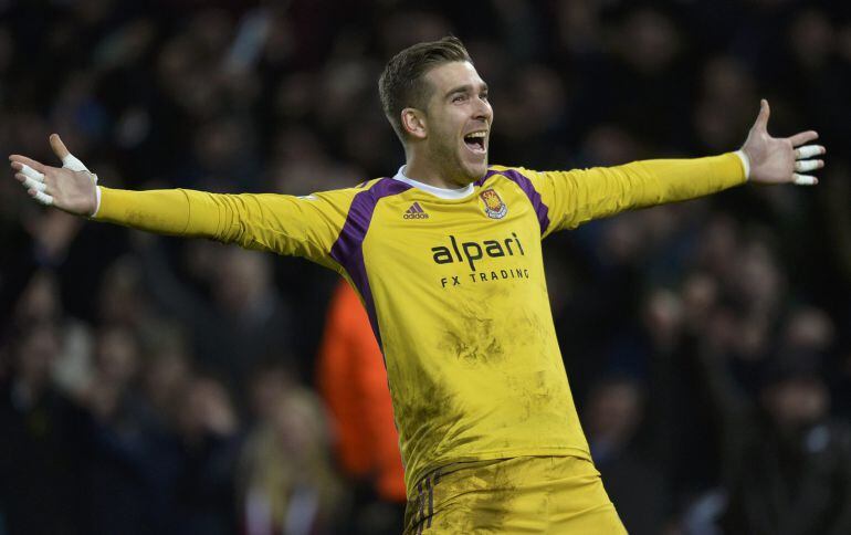 West Ham United&#039;s goalkeeper Adrian celebrates after scoring the winning penalty in a shoot out against Everton during their FA Cup third round replay soccer match at Upton Park in London January 13, 2015.        REUTERS/Toby Melville (BRITAIN  - Tags: SO