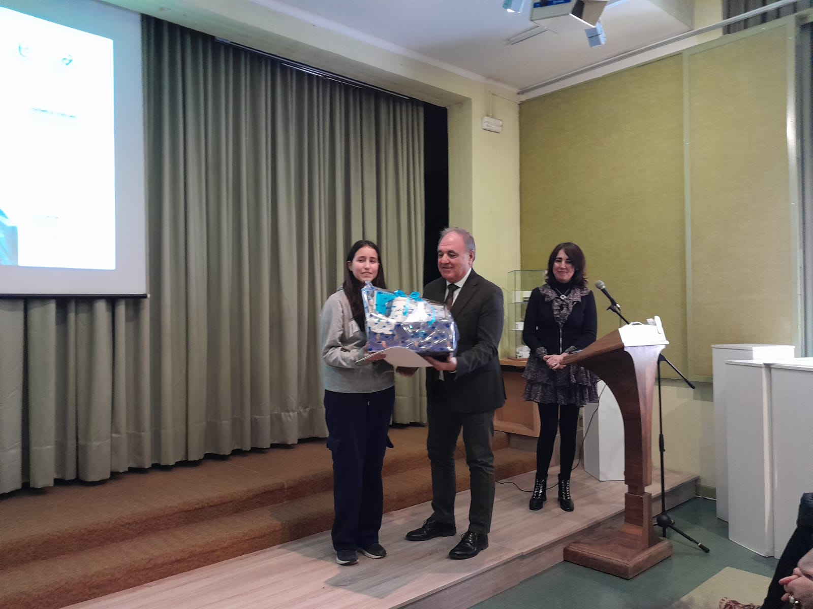 Entrega de los 41 npremios de la Escuela de Arte Marino Timón