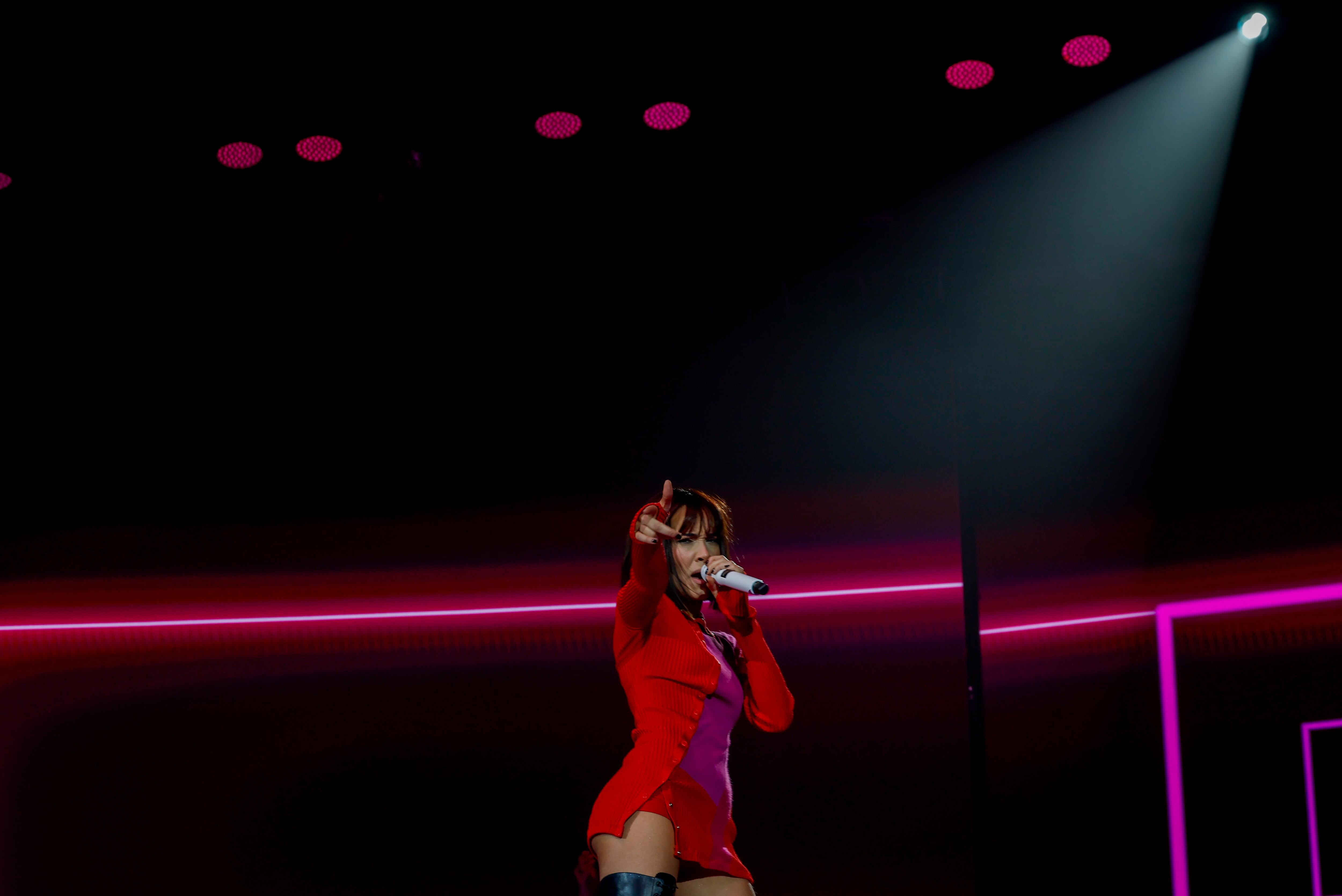 MADRID, 05/12/2023.- La cantante Aitana durante el concierto que ofrece este martes en el WiZink Center de Madrid. EFE/ Juanjo Martín