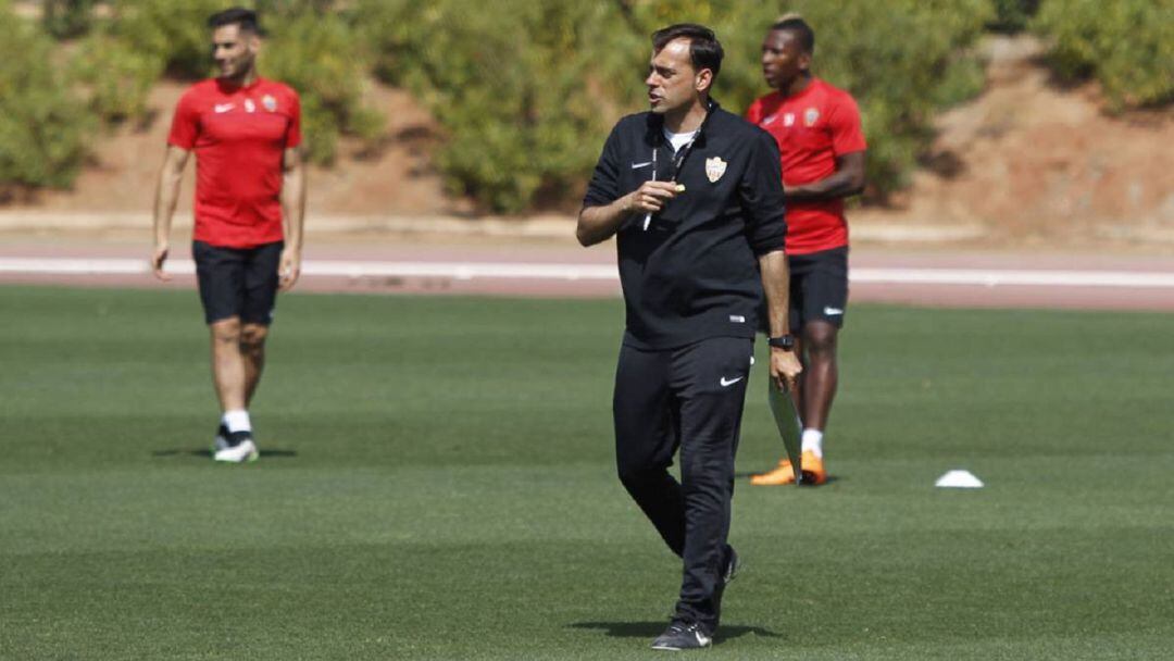 El técnico almeriense, en la órbita del CD Tenerife