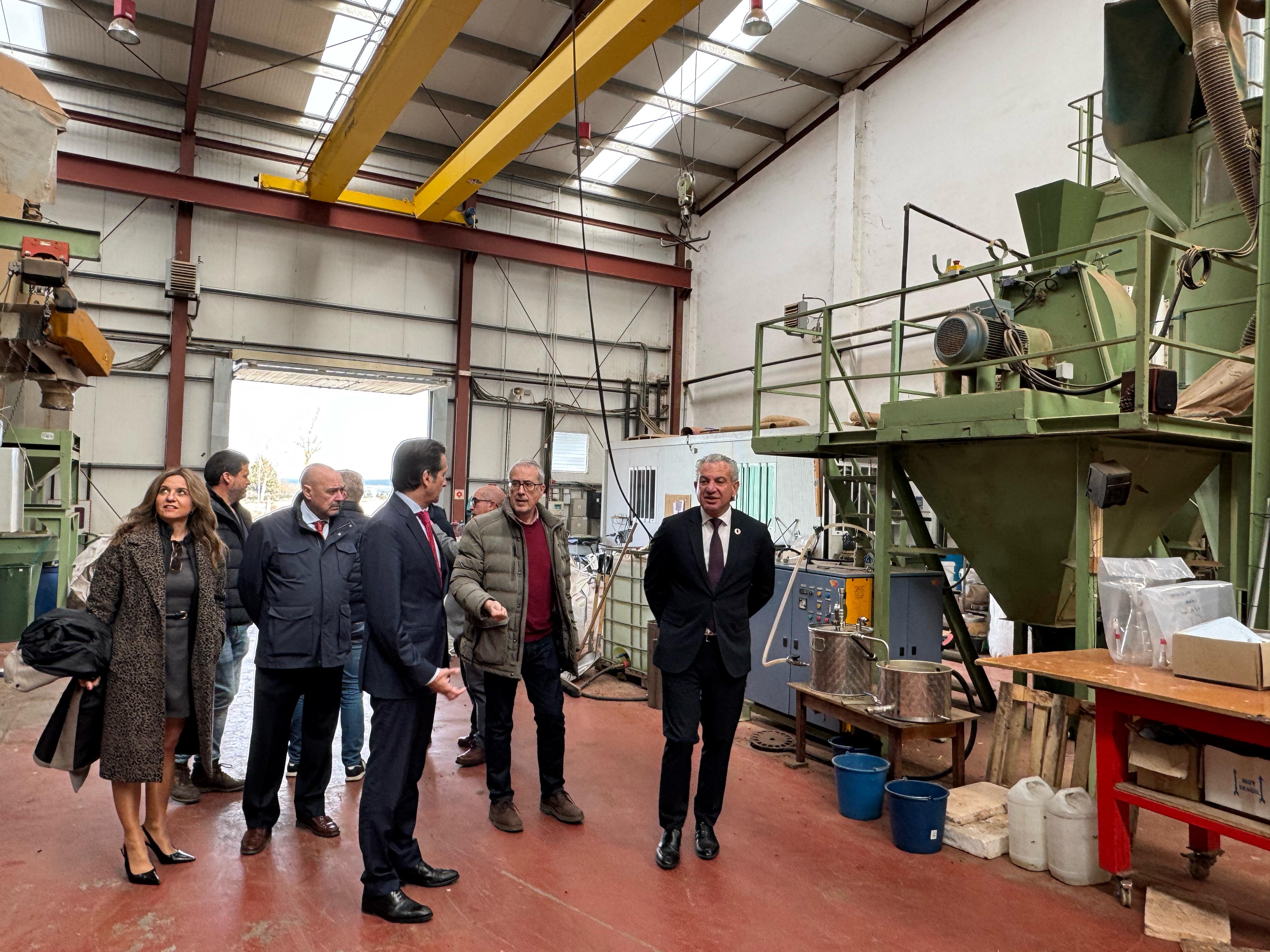 Nicanor Sen, delegado de gobierno en Castilla y León, a la derecha, junto al resto de autoridades.