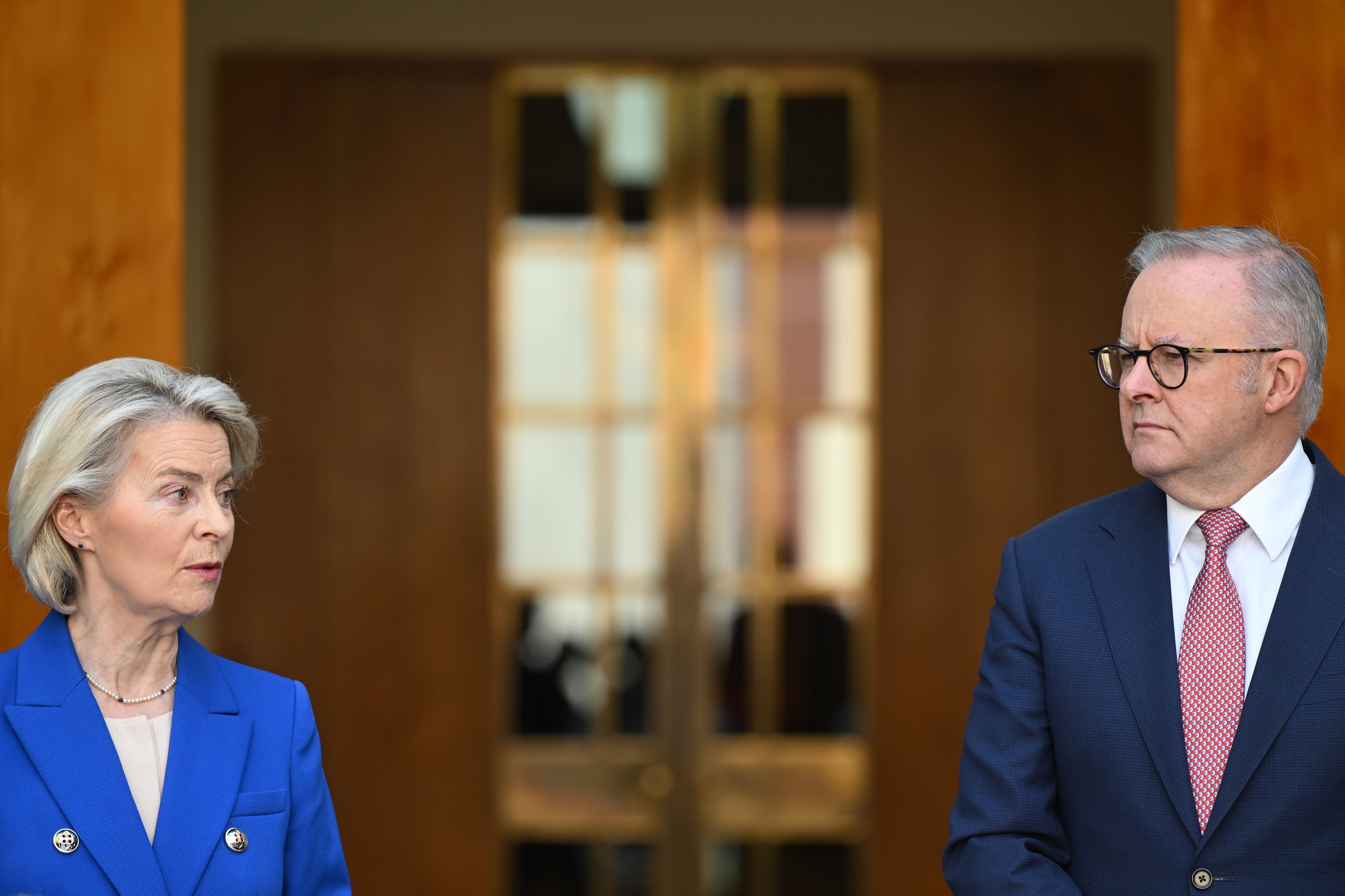 El primer ministro australiano, Anthony Albanese, junto a la presidenta de la Comisión Europea, Ursula von der Leyen.