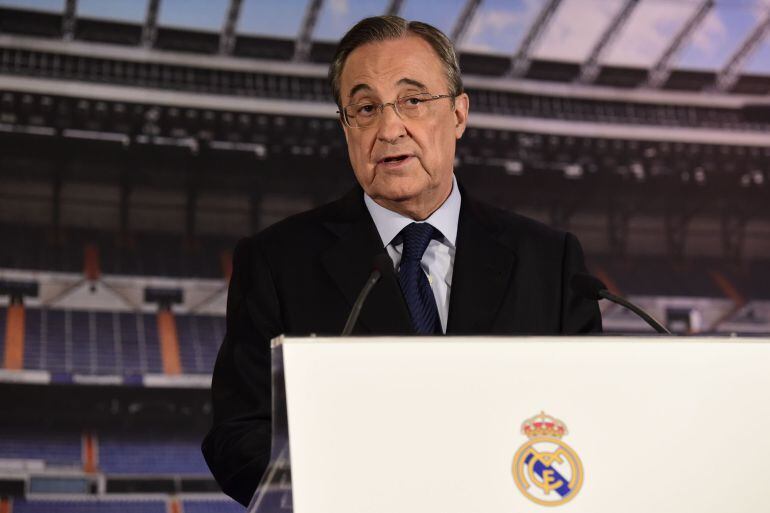 Florentino Pérez anuncia la destitución de Carlo Ancelotti