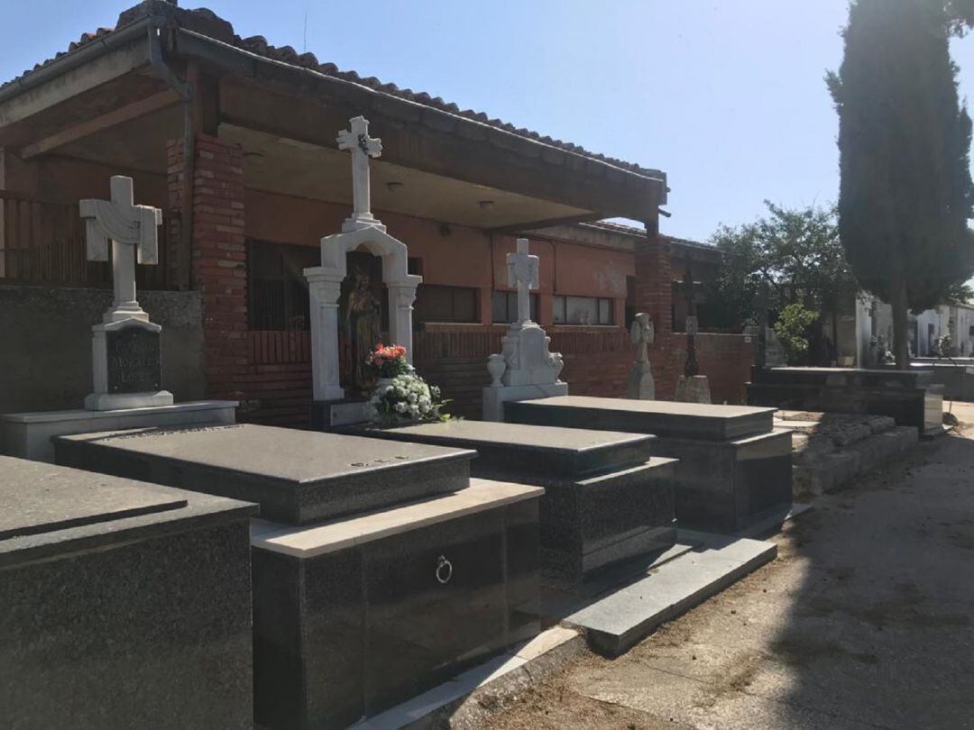 El Ayuntamiento ha iniciado obras de mejora en el cementerio de La Mota