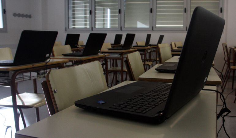 Ordenadores portátiles en una escuela catalana