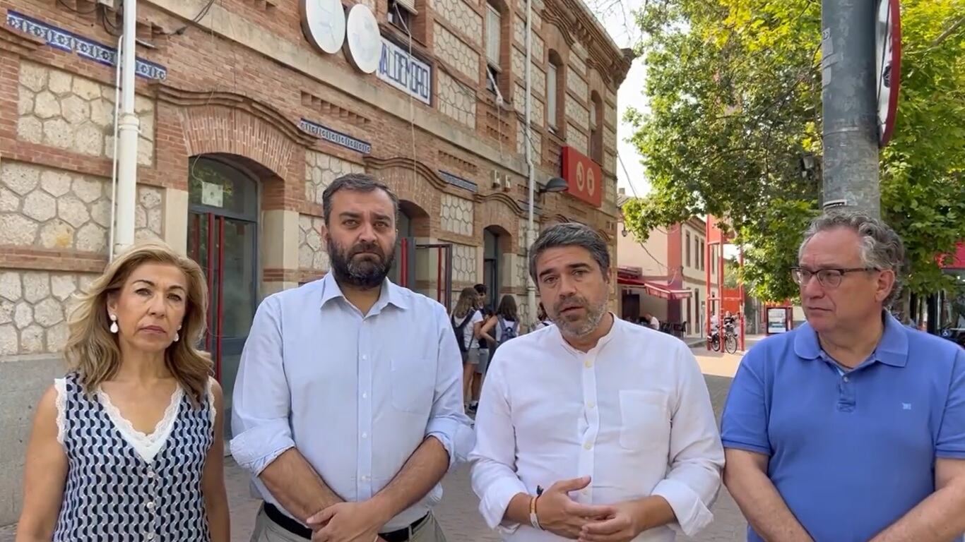 Los representantes del PP en la estación de Cercanías de Valdemoro