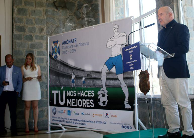 Miguel Concepción en el acto de la presentación de la campaña de abonos